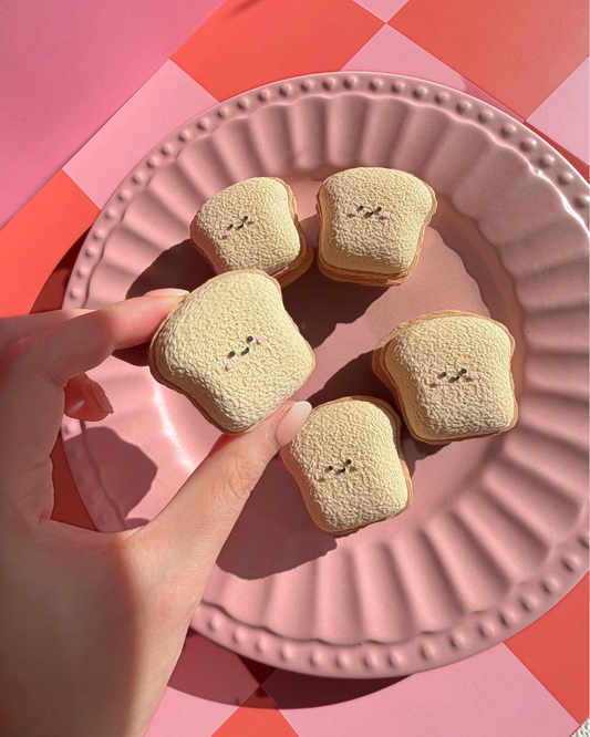 Toast Macaron Clicker