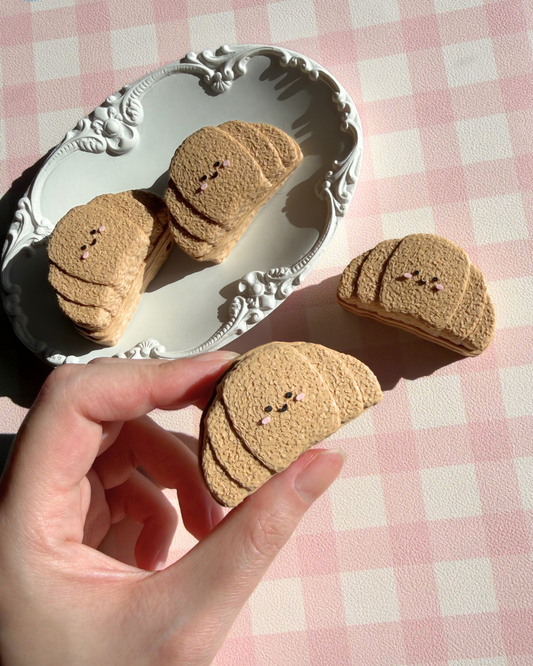 Croissant Macaron Clicker