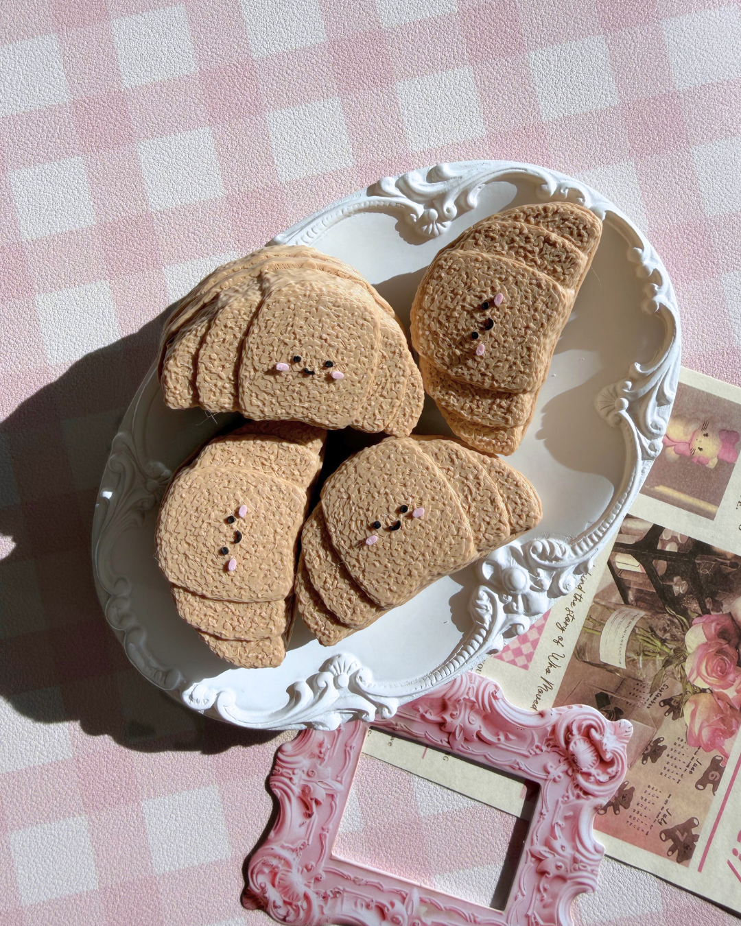 Croissant Macaron Clicker